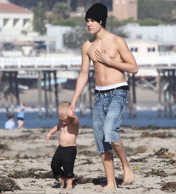 02.11 | Justin Bieber em Malibu Beach