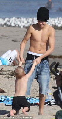 02.11 | Justin Bieber em Malibu Beach