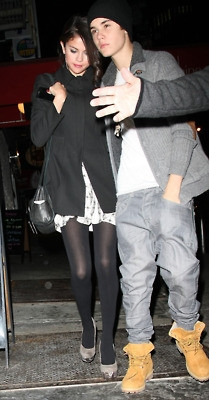 02.12 | Justin Bieber deixando restaurante em NY