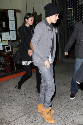 02.12 | Justin Bieber deixando restaurante em NY