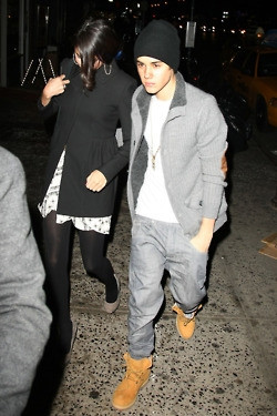 02.12 | Justin Bieber deixando restaurante em NY