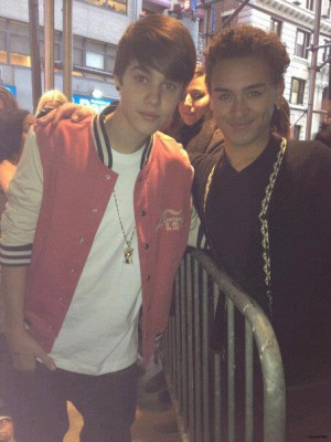 13.02 | Justin Bieber com fãs em Nova York