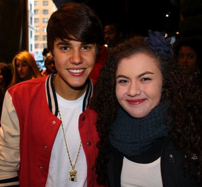 13.02 | Justin Bieber com fãs em Nova York