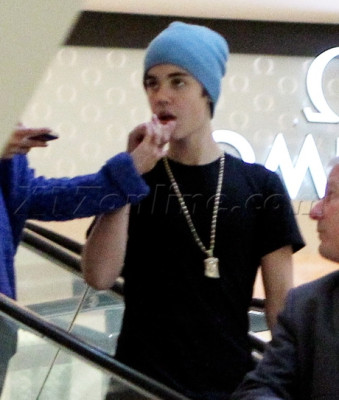17.06 | Passenado em shopping em Beverly Hills