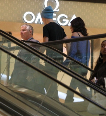 17.06 | Passenado em shopping em Beverly Hills