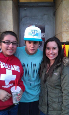 19.02 | Justin Bieber com fãs em Los Angeles