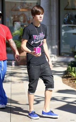 23.02 | Passeando com Jeremy Bieber por Calabasas, Califórnia