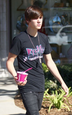 23.02 | Passeando com Jeremy Bieber por Calabasas, Califórnia