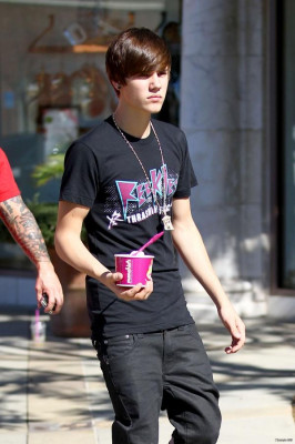23.02 | Passeando com Jeremy Bieber por Calabasas, Califórnia