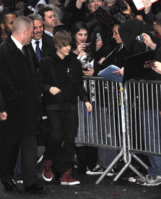 23.03 | Justin Bieber deixando os estúdios do David Letterman