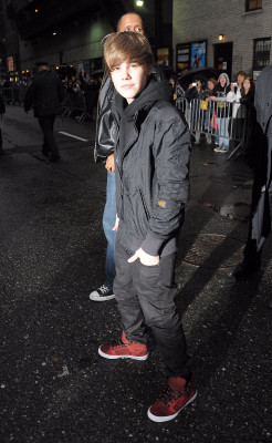 23.03 | Justin Bieber deixando os estúdios do David Letterman