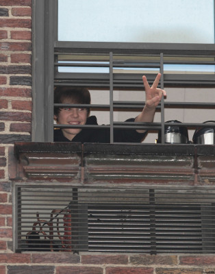 23.03 | Justin Bieber deixando os estúdios do David Letterman