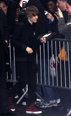 23.03 | Justin Bieber deixando os estúdios do David Letterman