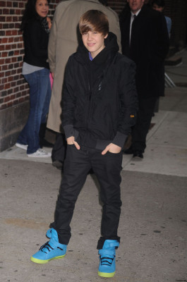 23.03 | Justin Bieber deixando os estúdios do David Letterman