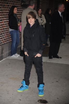 23.03 | Justin Bieber deixando os estúdios do David Letterman