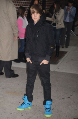 23.03 | Justin Bieber deixando os estúdios do David Letterman