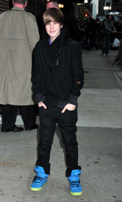 23.03 | Justin Bieber deixando os estúdios do David Letterman