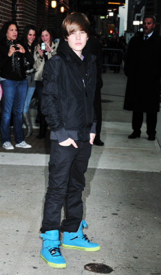 23.03 | Justin Bieber deixando os estúdios do David Letterman