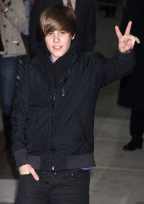 23.03 | Justin Bieber deixando os estúdios do David Letterman