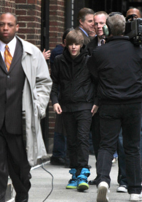 23.03 | Justin Bieber deixando os estúdios do David Letterman
