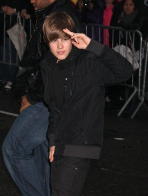 23.03 | Justin Bieber deixando os estúdios do David Letterman