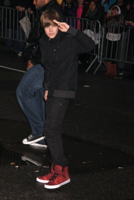 23.03 | Justin Bieber deixando os estúdios do David Letterman