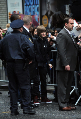 23.03 | Justin Bieber deixando os estúdios do David Letterman