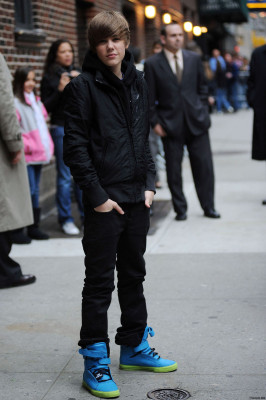 23.03 | Justin Bieber deixando os estúdios do David Letterman