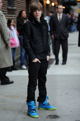 23.03 | Justin Bieber deixando os estúdios do David Letterman