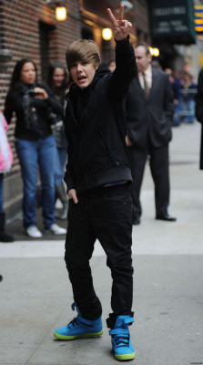 23.03 | Justin Bieber deixando os estúdios do David Letterman