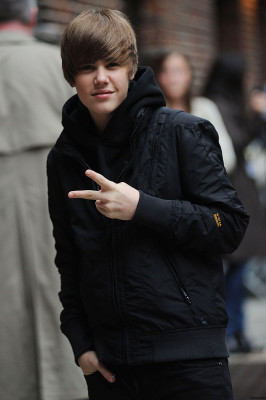 23.03 | Justin Bieber deixando os estúdios do David Letterman
