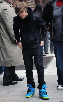 23.03 | Justin Bieber deixando os estúdios do David Letterman