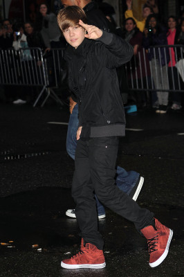 23.03 | Justin Bieber deixando os estúdios do David Letterman