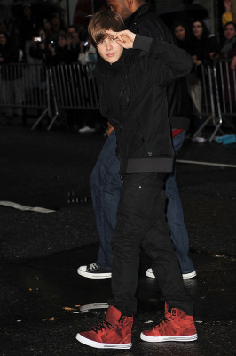 23.03 | Justin Bieber deixando os estúdios do David Letterman