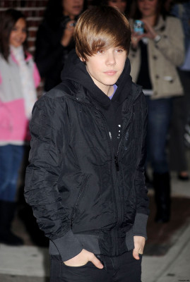 23.03 | Justin Bieber deixando os estúdios do David Letterman