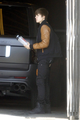 28.02 | Justin Bieber deixando estúdio em Los Angeles
