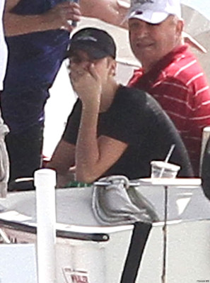 03.11 | Justin Bieber em um iate na Flórida