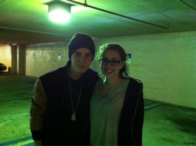 03.11 | Justin Bieber cumprimentando fãs em Petersburgo