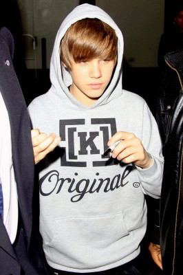 22.03 | Justin Bieber deixando os estúdios do BET