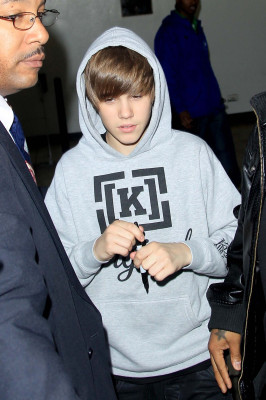 22.03 | Justin Bieber deixando os estúdios do BET
