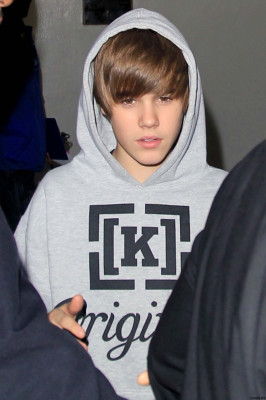 22.03 | Justin Bieber deixando os estúdios do BET
