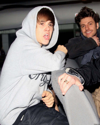 22.03 | Justin Bieber deixando os estúdios do BET