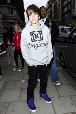 22.03 | Justin Bieber deixando os estúdios do BET