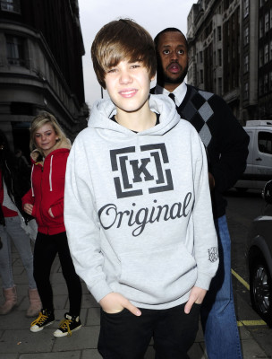 22.03 | Justin Bieber deixando os estúdios do BET