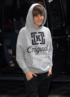 22.03 | Justin Bieber deixando os estúdios do BET