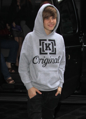 22.03 | Justin Bieber deixando os estúdios do BET
