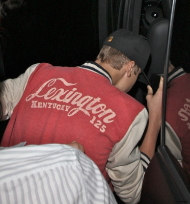 27.03 | Justin Bieber deixando estúdio de gravação em LA