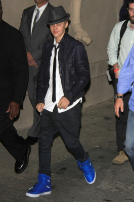 27.03 | Com fãs fora do estudio do Jimmy Kimmel Live