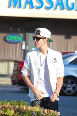 04.08 | Justin Bieber em Beverly Hills