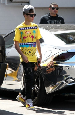 04.10 | Justin Bieber em Beverly Hills